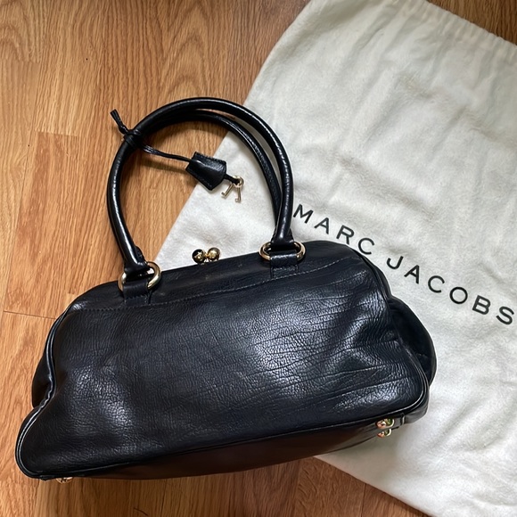Marc Jacobs leather top handle / shoulder bag. Black leather with gold hardware - Picture 2 of 13